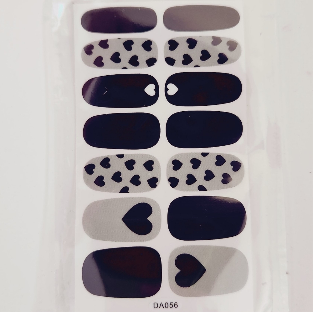 ⭐4/$15 Black Hearts Nail Wraps - Picture 3 of 5